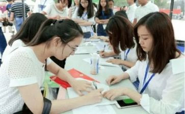 大一班长述职报告8篇