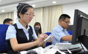 柜员半年度工作总结5篇