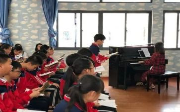 瞧我们的班主任作文优秀6篇